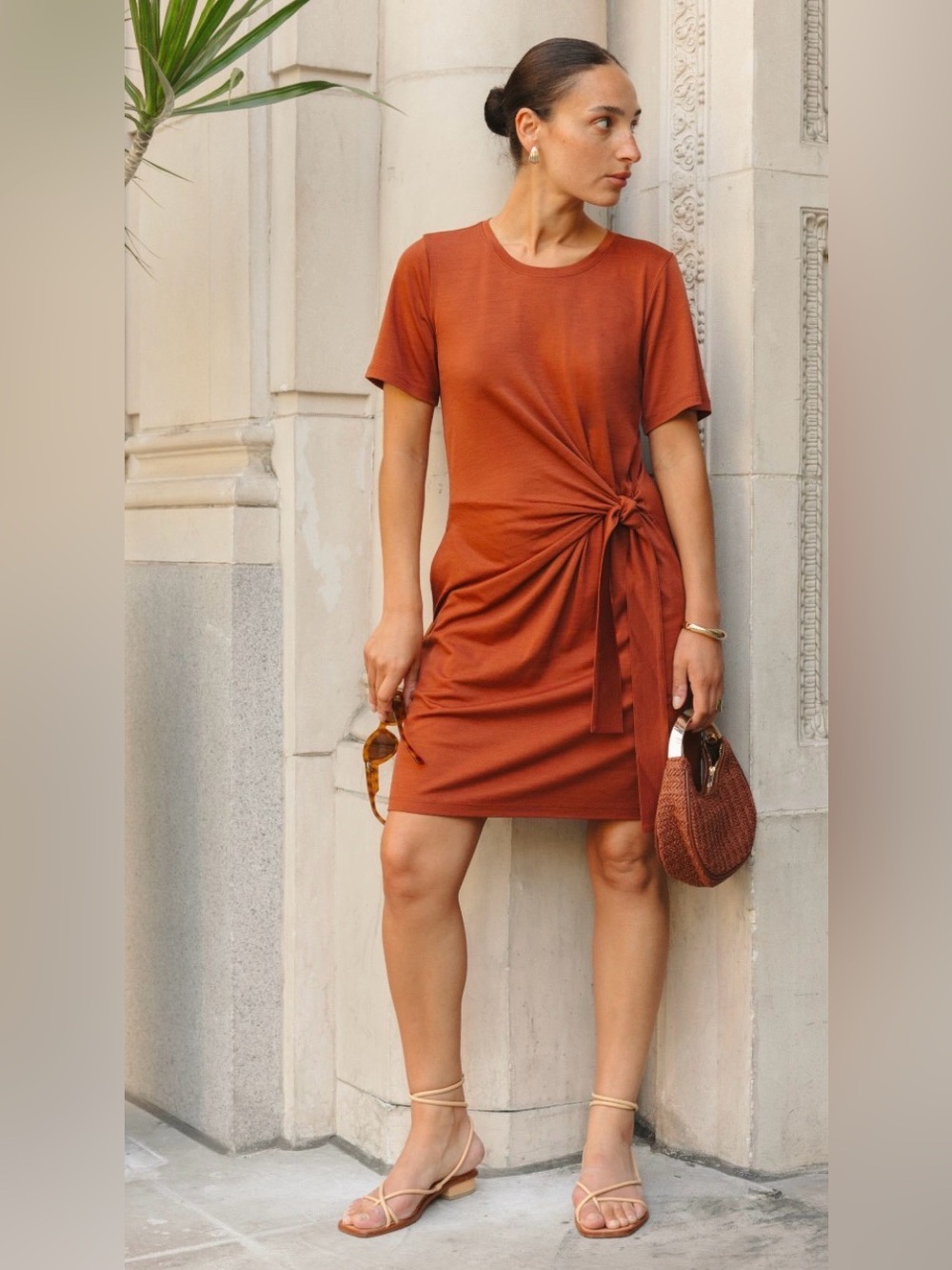Socialite Short Sleeve Knit Dress with ruched knot in Rust Size Large NWT